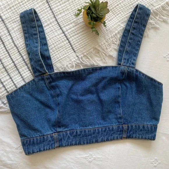 ✨ Forever 21 Blue Denim Sleeveless Crop Top ✨ - Picture 2 of 7